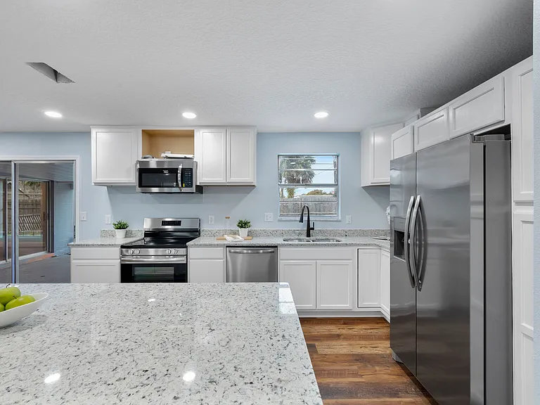738 Baywood Ln — Photo 11