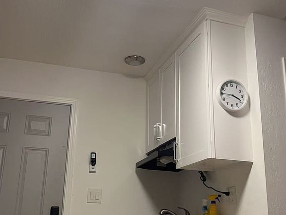 Kitchen Countertop and Cabinets