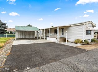 3601 Castlevale Rd TRAILER 37, Yakima, WA 98902