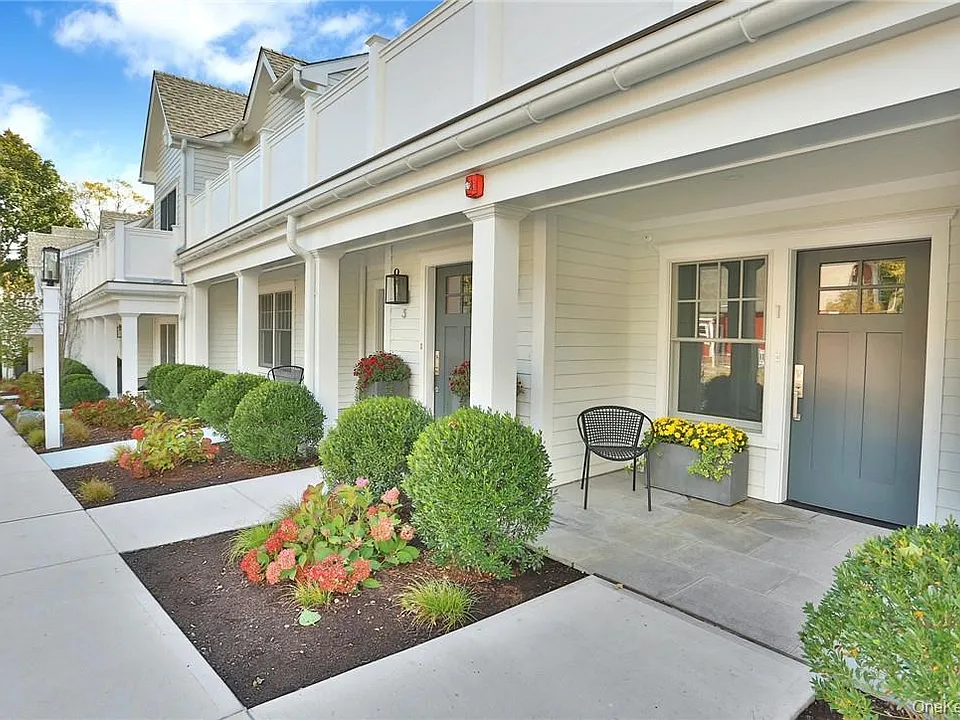470 Main St #11