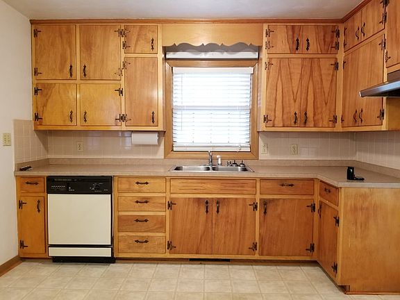 4th image of 4220 Hawthorne Dr