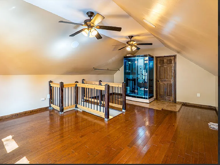 129 Saint James Pl — Photo 11