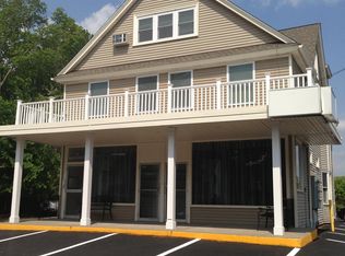 12 Mayflower St #201, West Hartford, CT 06110