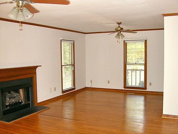 Large 20x15 living room