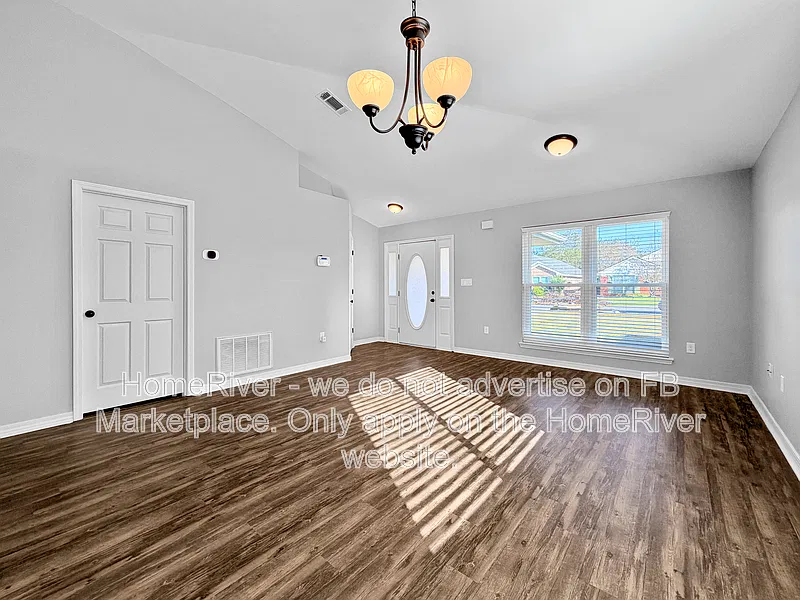 4 bed, 2.0 bath, 2047 sqft, $2,495 — Photo 4