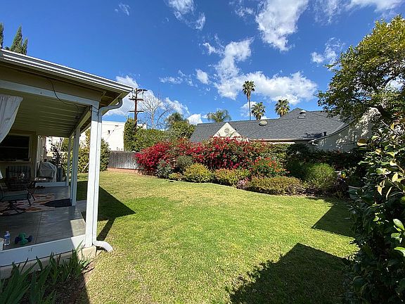 enclosed rear garden/patio