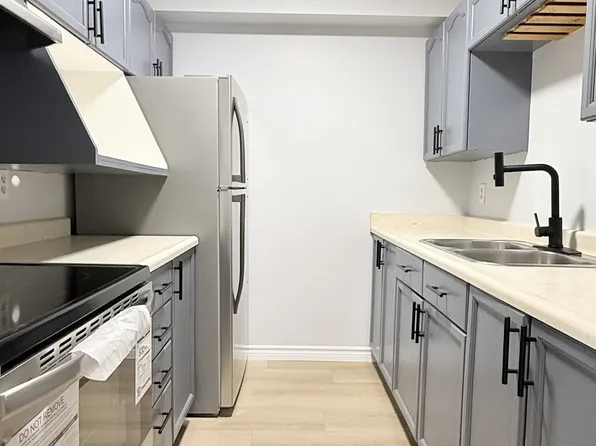 2940 Elsmere Ave #105, Windsor, ON N8X 5A9