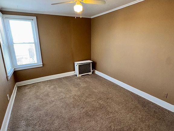 5th image of 318 E Illinois St APT 201