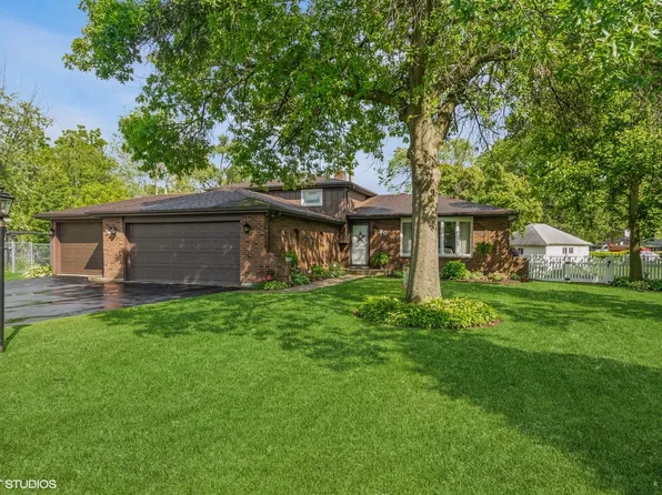 30 Joe Orr Ct, Crete, IL 60417