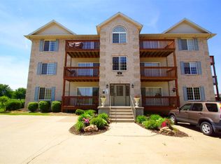 2957 Holiday Ct, Bettendorf, IA 52722