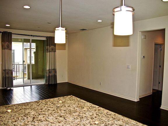 4th image of 687 Elderberry Dr