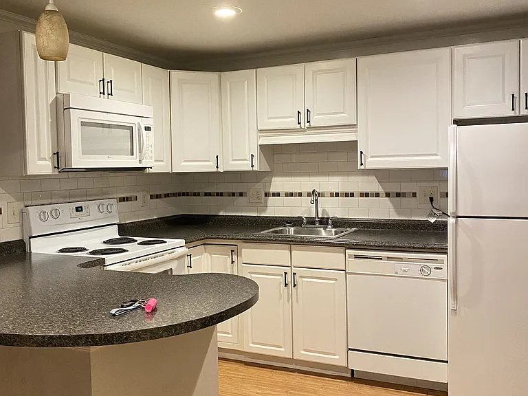 Gaslight Apartments — Photo 5