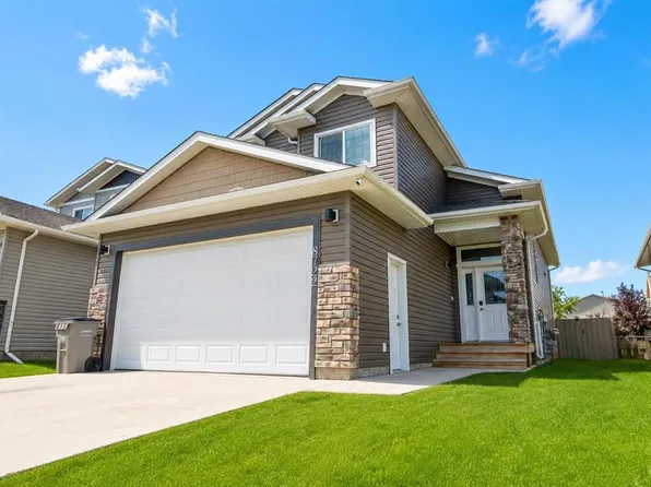 8722 E Willow Dr, Grande Prairie, AB T8X 0G8