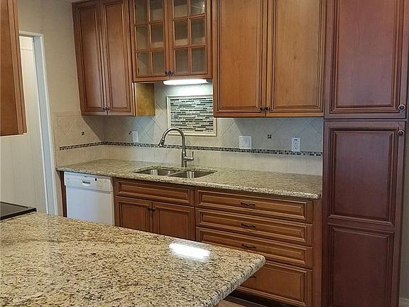3rd image of 2732 Rosewood Dr