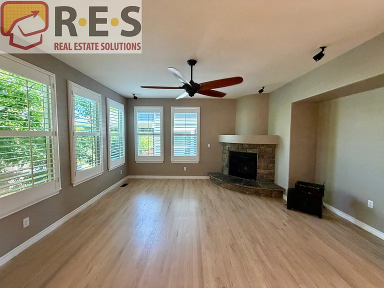 10761 Glengate Cir — Photo 8