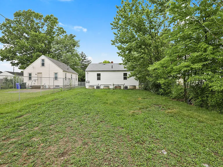 2254-2256 Hiawatha Park Dr — Photo 24