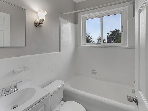 5th image of 4825 N Camac St #2