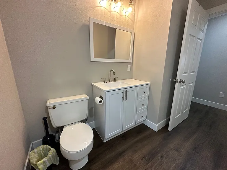 3 bed, 1.0 bath, 1000 sqft, $1,850 — Photo 9