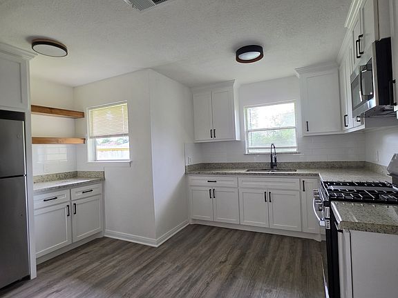 3rd image of 510 Ruell St