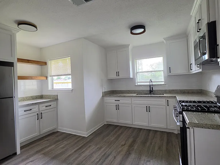 510 Ruell St — Photo 3