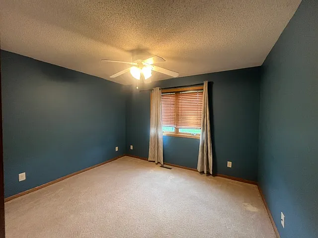 653 Parkwood Cir — Photo 14