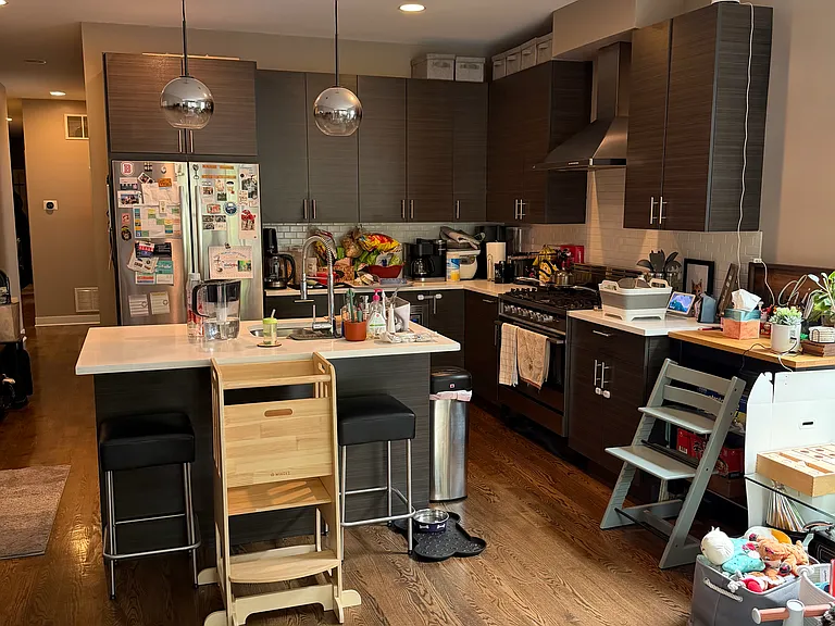 1643 N Rockwell St #2 — Photo 5