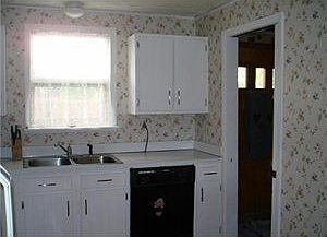5th image of 23 Parkdale Dr