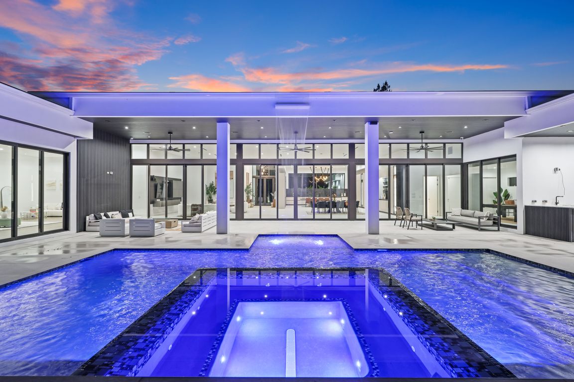 next background image