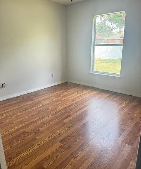 443 SW Sadwick Ave — Photo 7