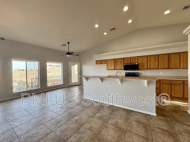 2917 Desert Vista Dr — Photo 12