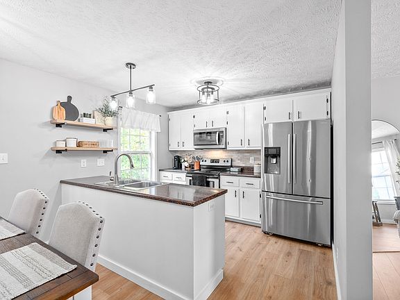 3rd image of 1461 Mutual Dr