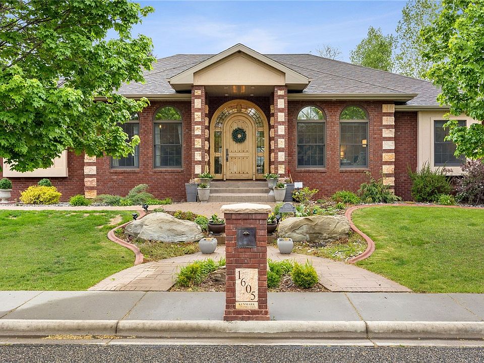 1st image of 1605 Forest Park Dr