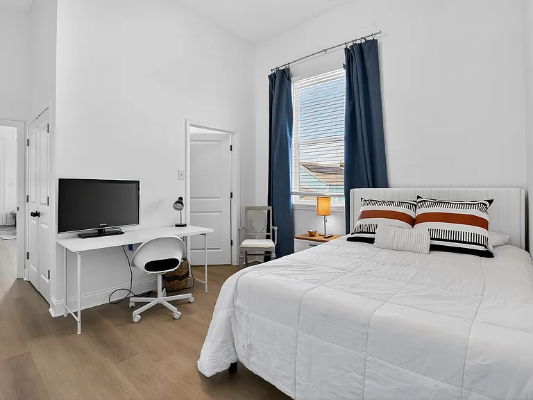 3324 S Saratoga St #201 — Photo 9