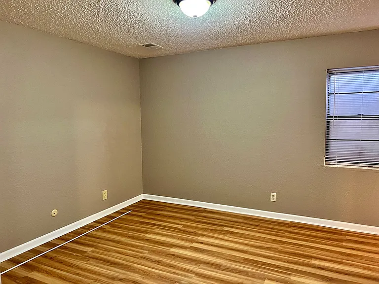 2342 S Crysler Ave — Photo 14