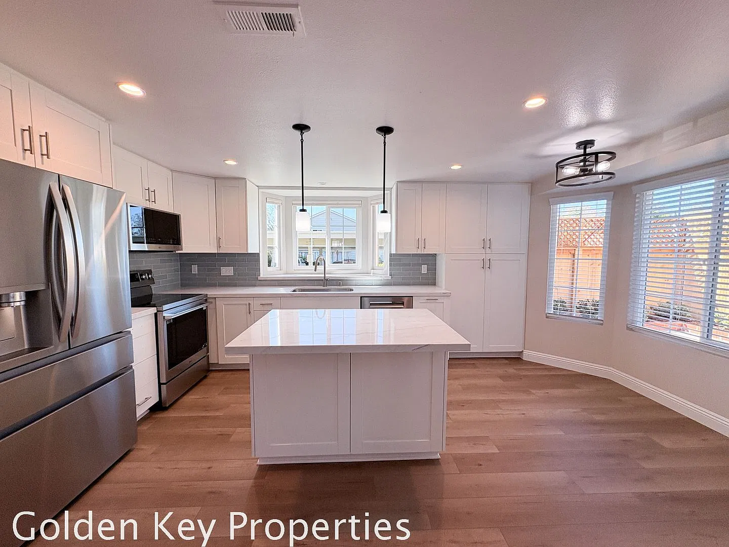Beautifully Remodeled 3bd/2.5ba Townhome in Crest of Calavera! — Photo 3