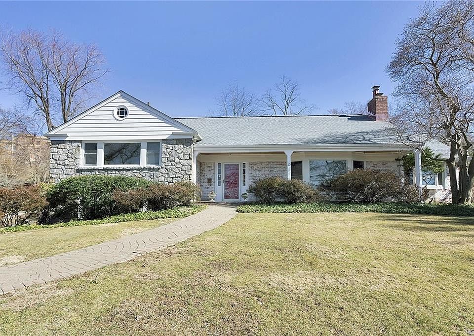 1st image of 20 Castle Heights Ave