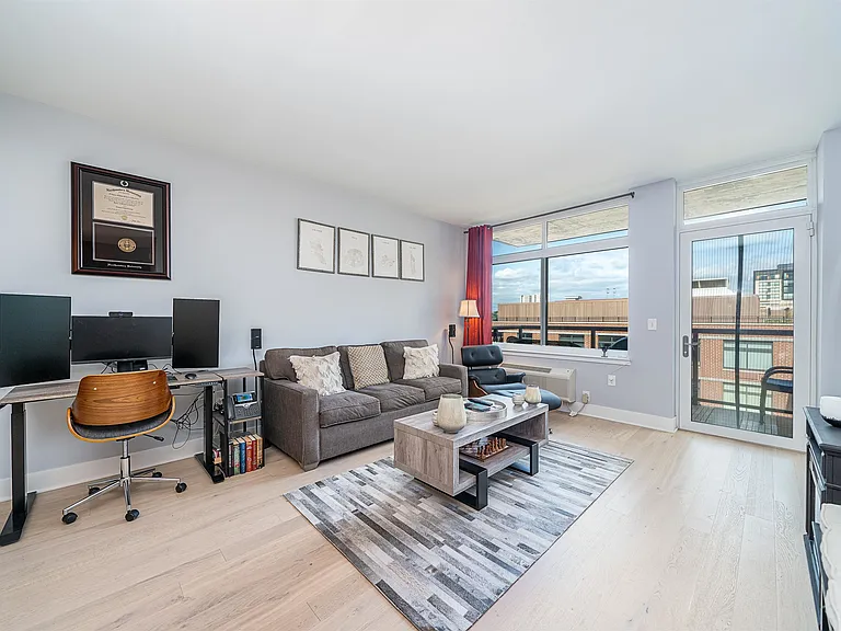 1400 Hudson St #727 — Photo 2