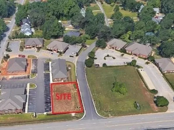 5690A Watermelon Rd, Northport, AL 35473