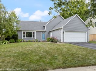 2201 Pontiac Cir, Naperville, IL 60565