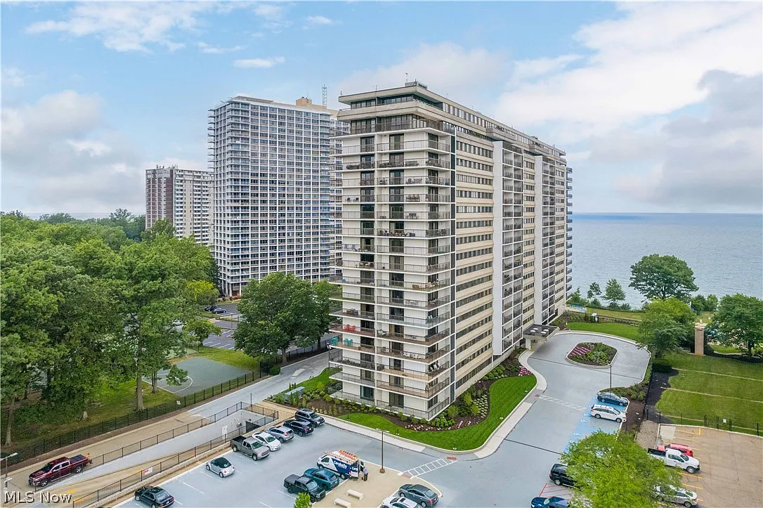 2 bed, 2.5 bath, 2692 sqft, $7,500 — Photo 1