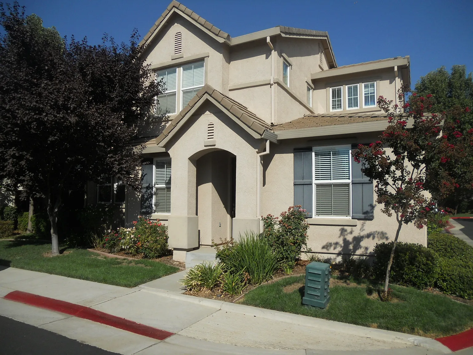 933 Courtyards Loop photo 1