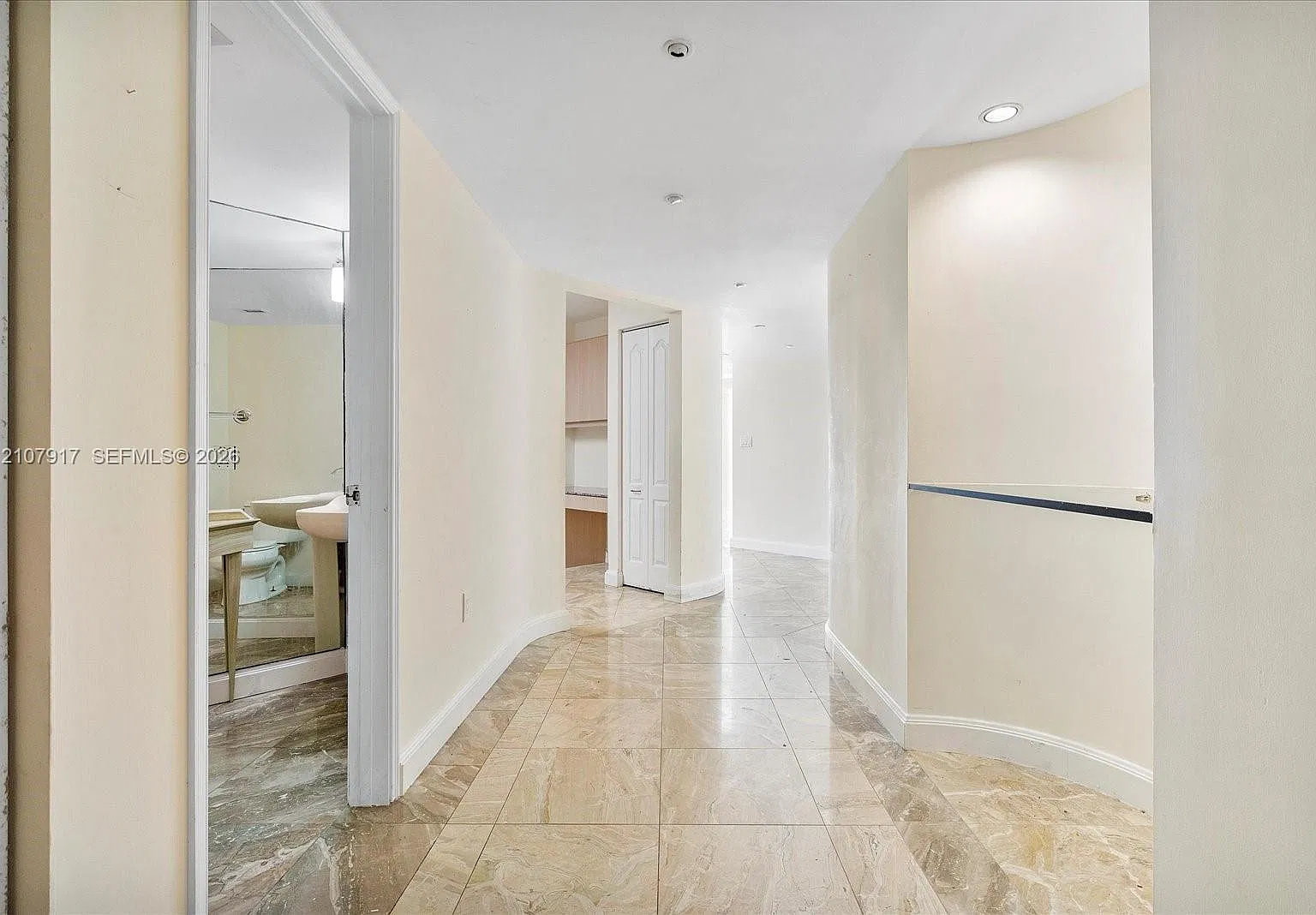 Lexcellence Condo — Photo 3