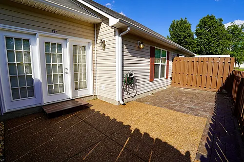 131 Lake Chateau Dr Photo 1