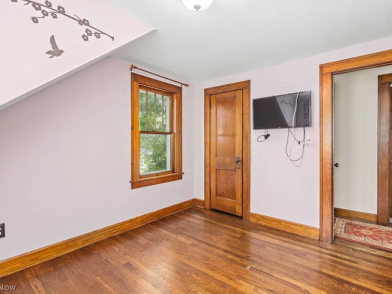 14 Hall St — Photo 16