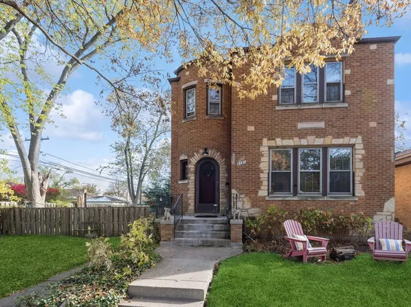 8341 Kenneth Ave, Skokie, IL 60076