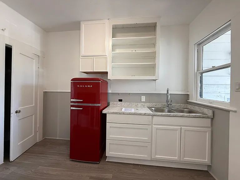 1044 W Mistletoe Ave #4 — Photo 8