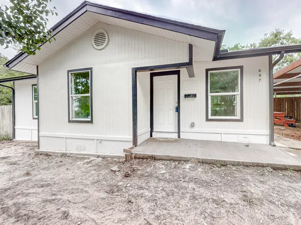 607 Sycamore St, Commerce, TX 75428