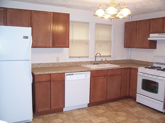 3rd image of 91 Brown St