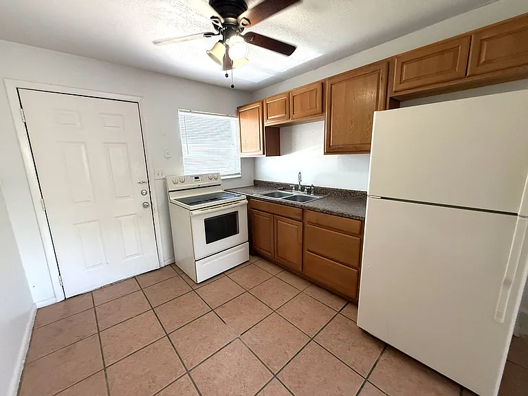 703 S Wilson Ave #203 — Photo 6