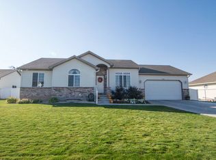 3040 E Devonwood Dr, Ammon, ID 83406